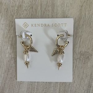 Kendra Scott she’ll earrings